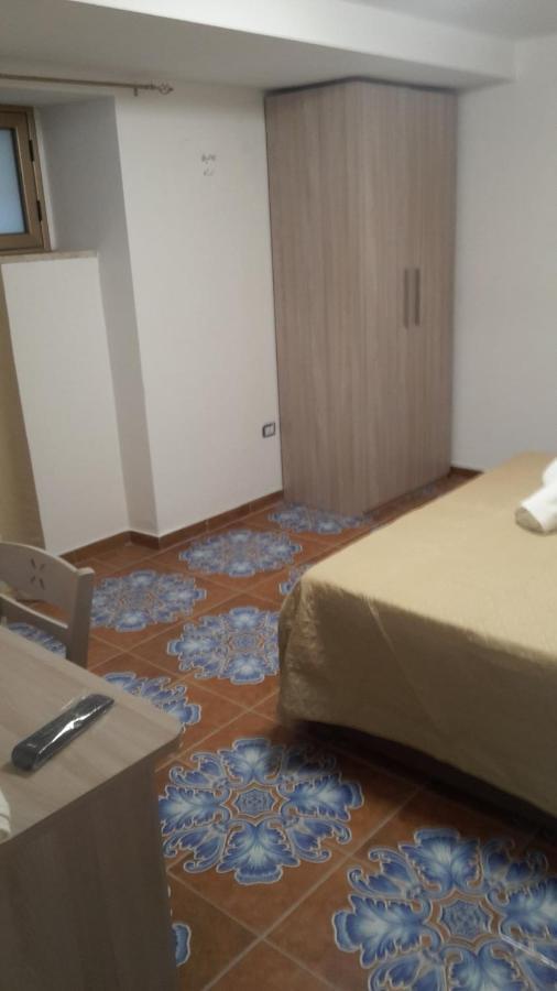 Nuova Aurora Rent Rooms Roccalumera Exterior photo